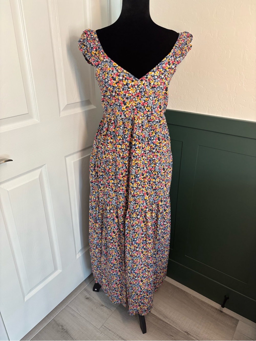 Old Navy Floral Tiered Midi Dress Cottagecore Smocked Back Navy Medium